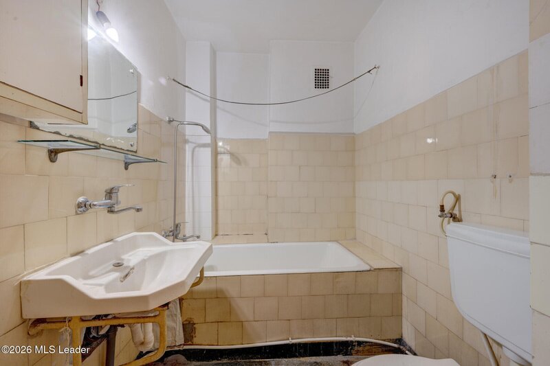 Gara de Nord, 3 camere, la un pas de metrou, renovabil.